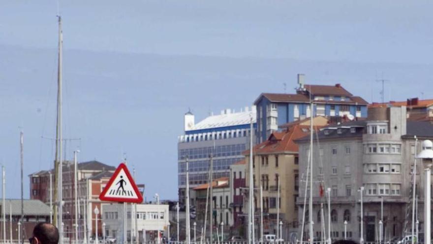 Turistas en Gijón.