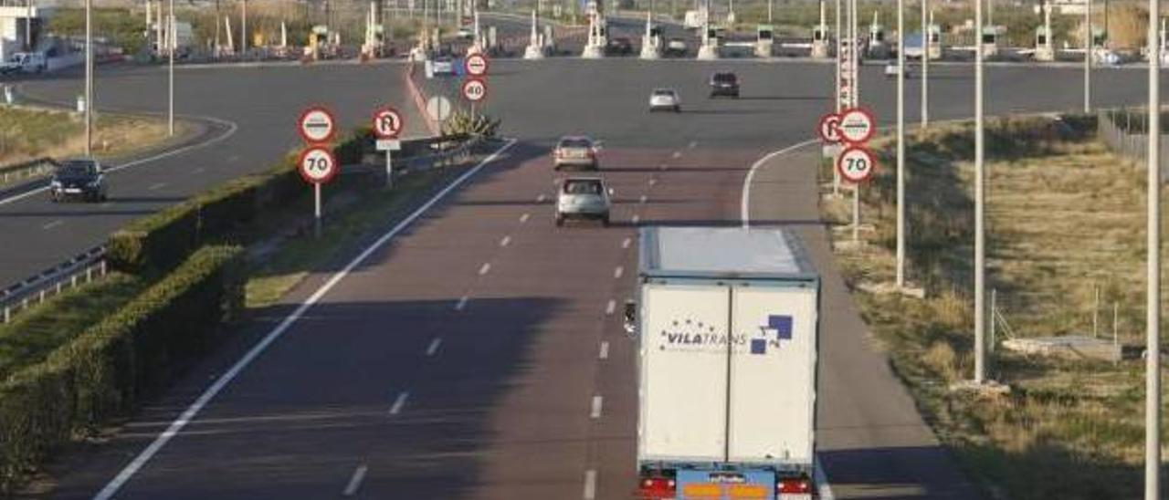 El tráfico de camiones crece un 25 % en la autopista de peaje AP-7 en dos años