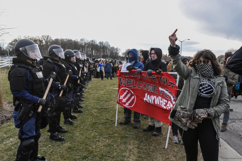 Al menos 24 personas han sido detenidas tras serie de disturbios registrados en el campus de la Universidad Estatal de Michigan durante un discurso del ultraderechista Richard Spencer.