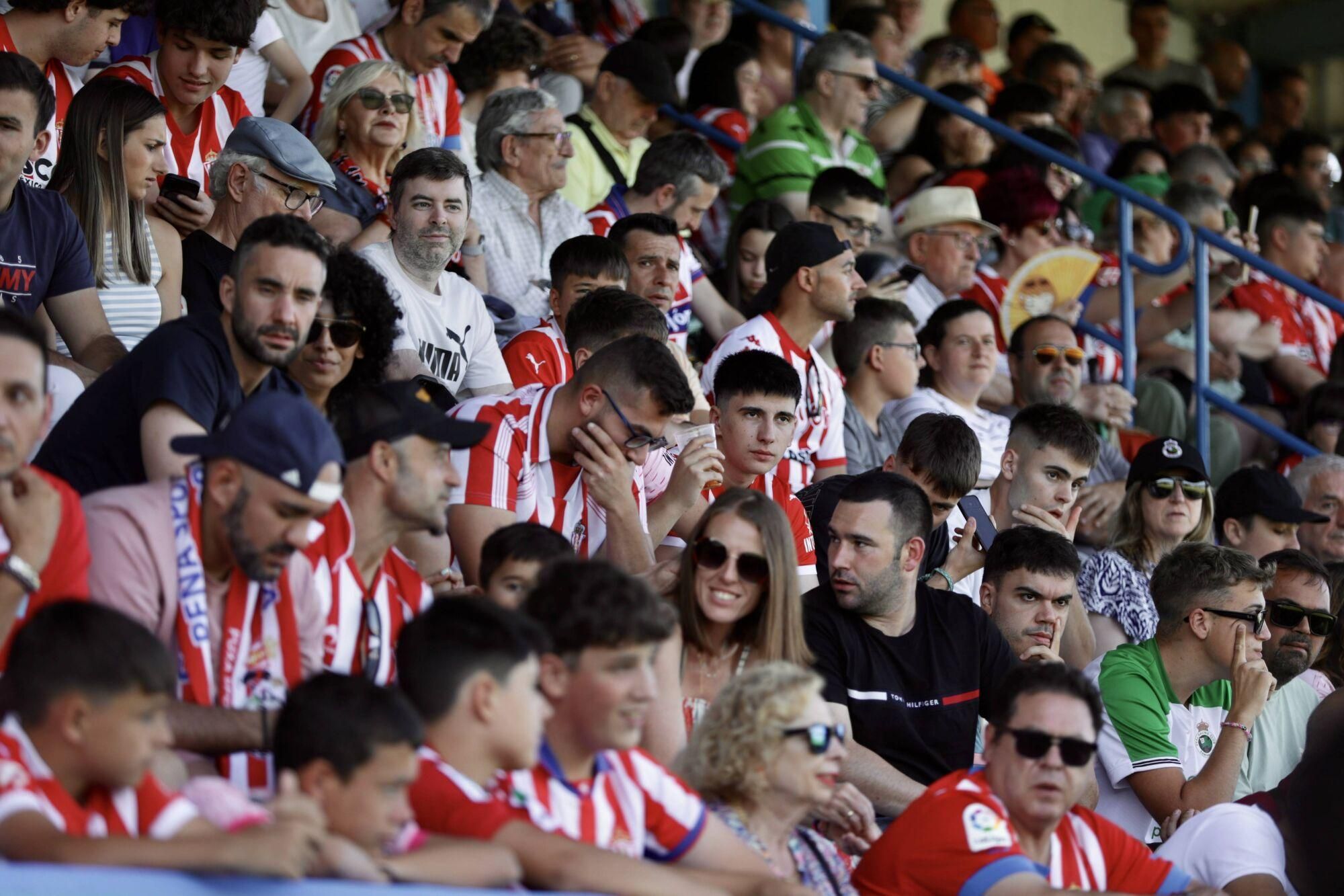 EN IMÁGENES: Amistoso de pretemporada en Grado entre Sporting y Racing de Santander
