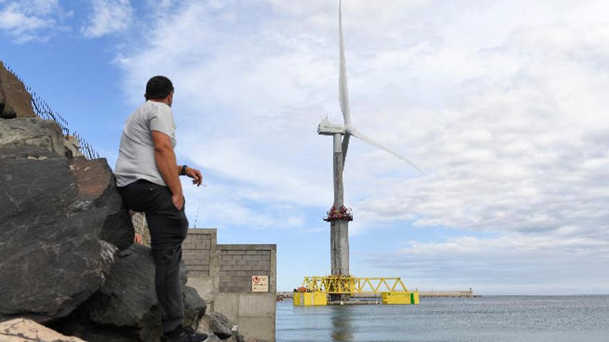 El aerogenerador telescópico, montado y listo para su instalación