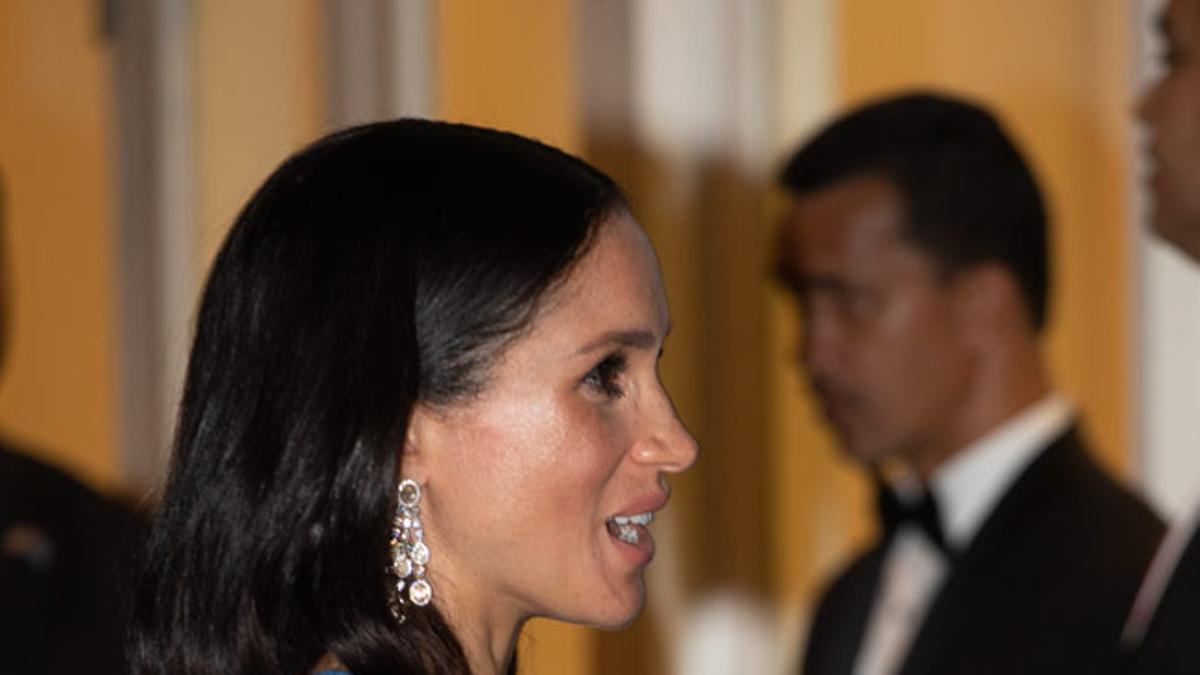 Meghan Markle nos ha dejado sin palabras con este espectacular vestido capa