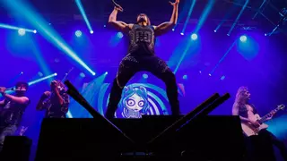 "Mägo de Oz" triunfa (con guiño al Oviedo) en Los Exconxuraos: Más de 15.000 personas abren la gran fiesta de Llanera