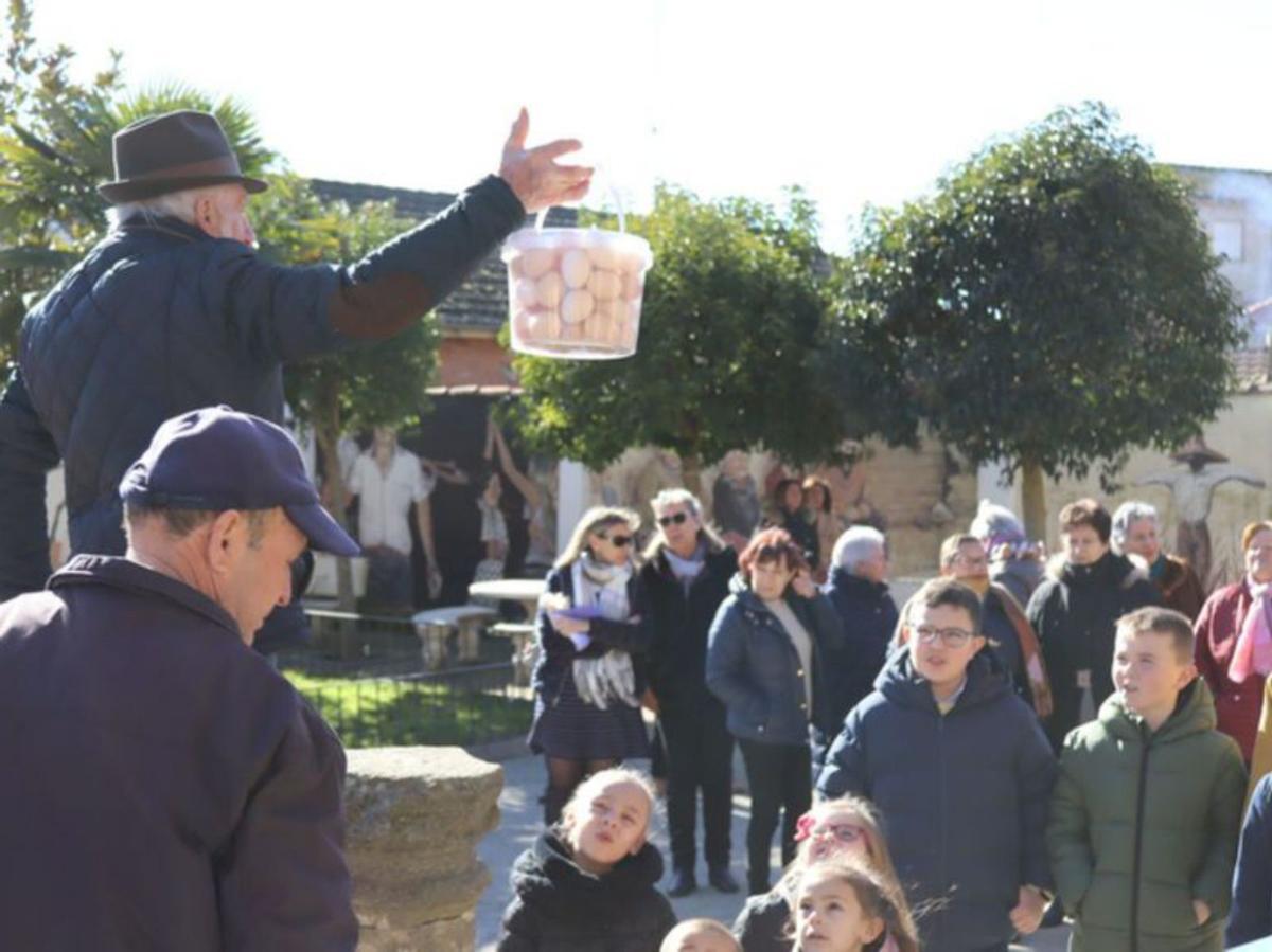 Huevos ofrecidos al santo en Burganes de Valverde.