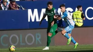 El Huesca empata en La Rosaleda y hunde al Málaga