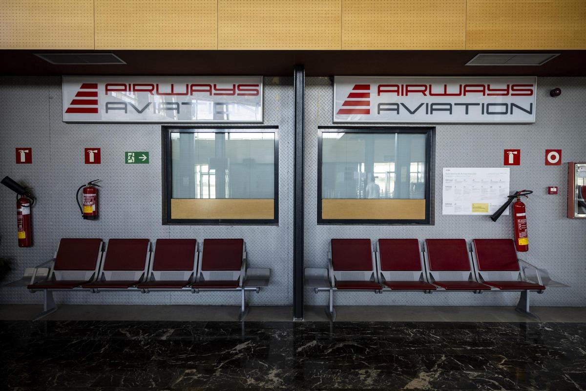 En imágenes | Este es el estado actual del aeropuerto Huesca-Pirineos, el menos utilizado de España