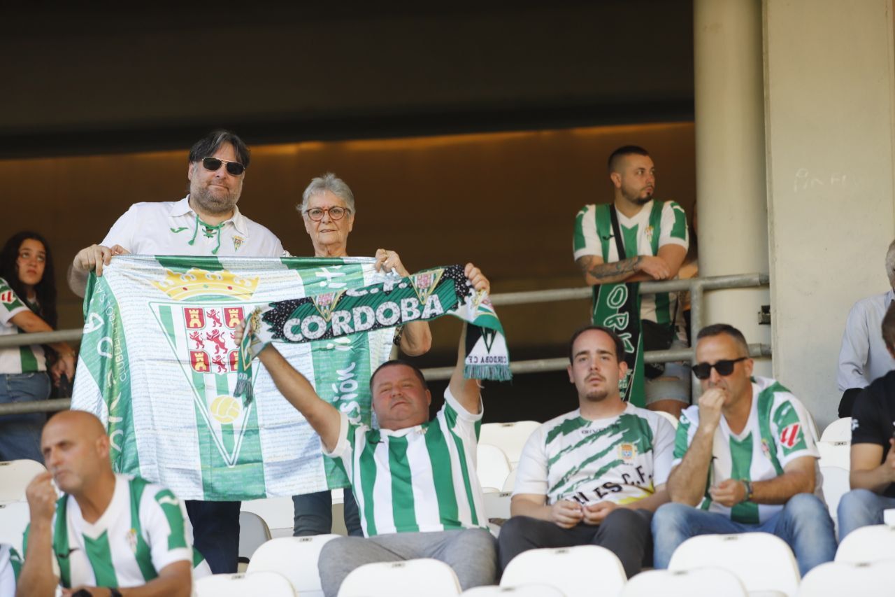 Córdoba CF-Mirandés: las imágenes de la afición en El Arcángel