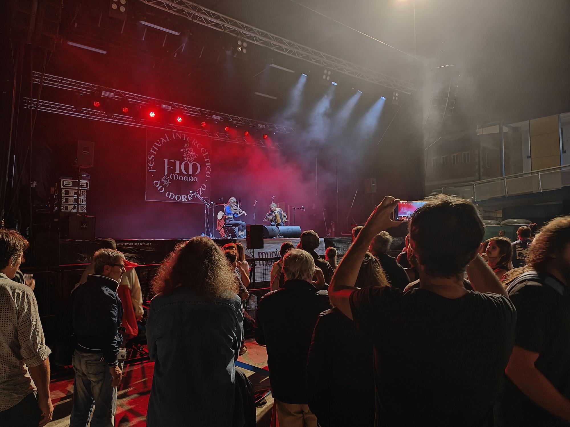 El Festival Intercéltico vence a la lluvia en Moaña