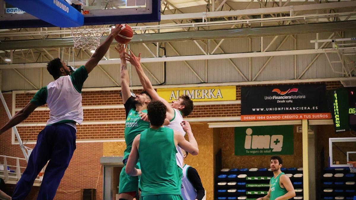 Un momento de un entrenamiento del Alimerka Oviedo Baloncesto esta semana