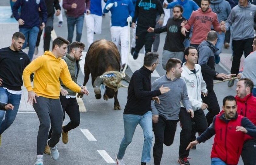 Foto de archivo del bous al carrer de Ontinyent en 2019.