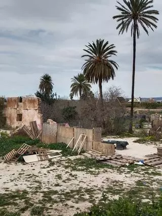 El temporal de viento ahonda en el estado de ruina de la casa de Antonete Gálvez en Torreagüera