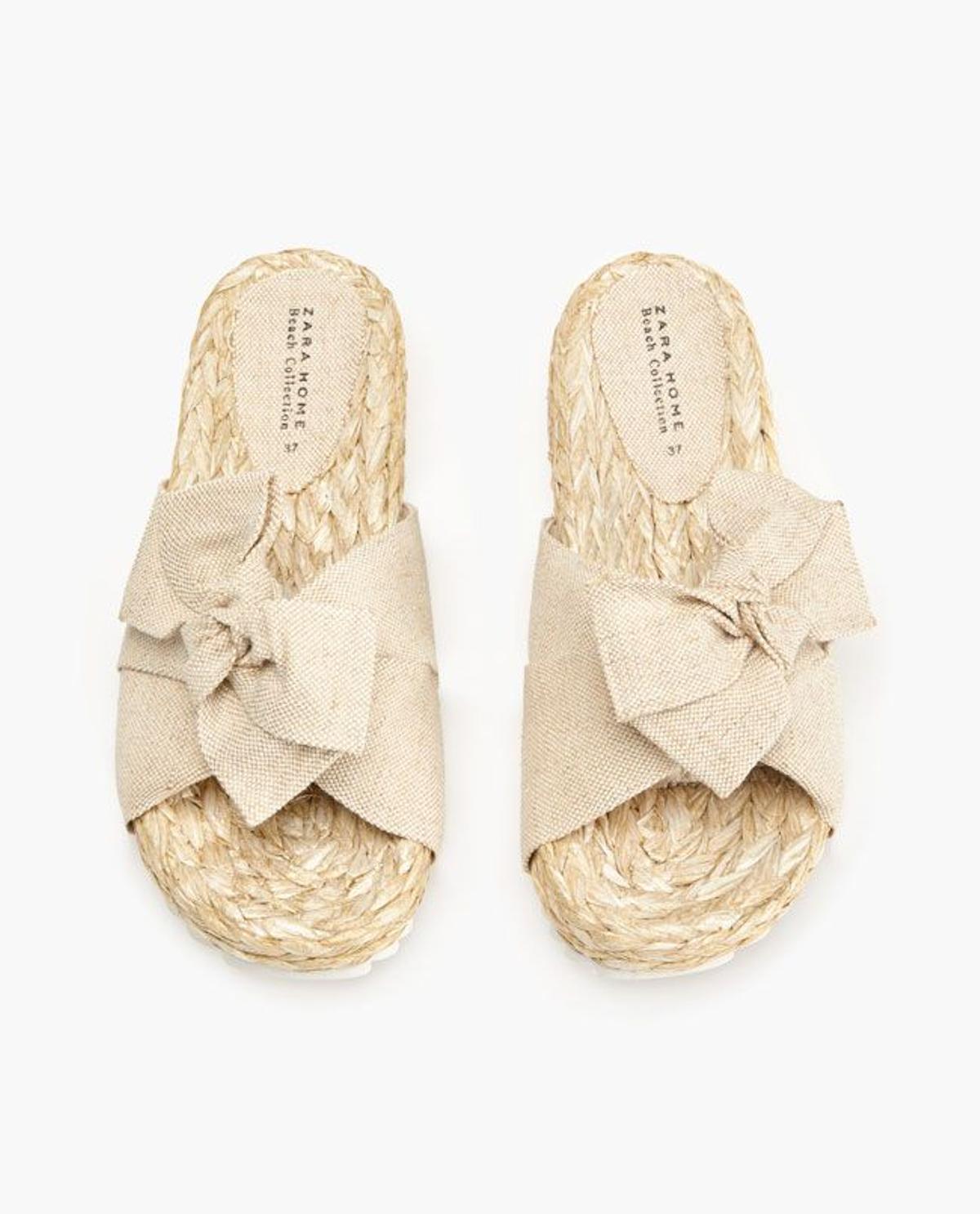 Sandalias de rafia con lazo, de Zara Home