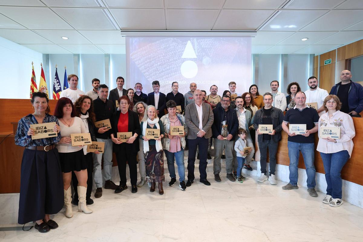 Fotografía conjunta de los premiados en Ibiza Sabors 2026.