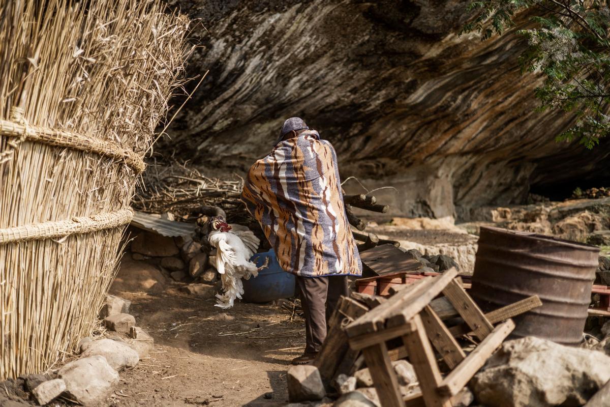 Los últimos habitantes de las cuevas de Kome, en Lesotho