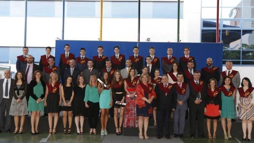 El primer colegio internacional de la Comunidad becó ayer a su VI promoción de Bachillerato.