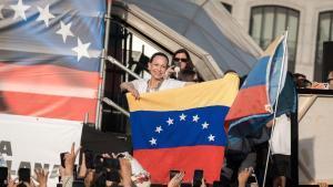 El Govern crida a "actuar amb contundència" davant els càntics "racistes" en l'acte polític de María Corina Machado a Madrid