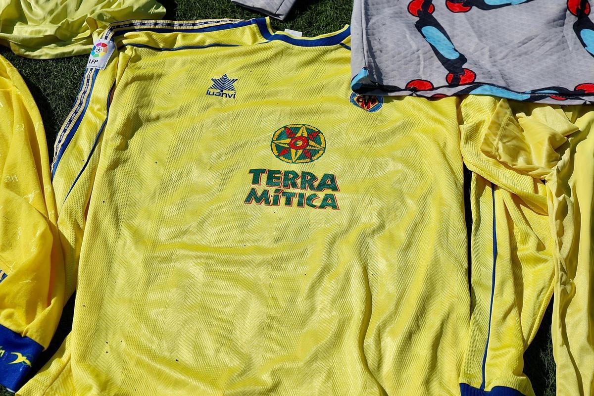 La camiseta del primer año en Primera División, en la 98/99.