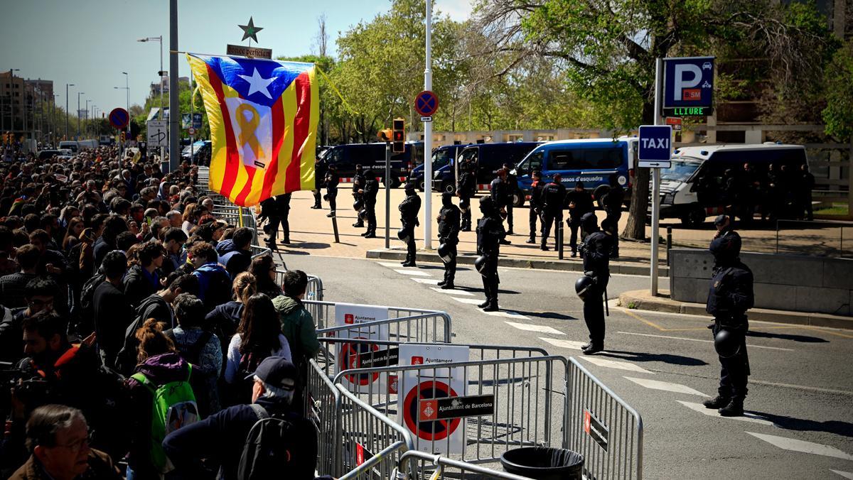 Primeres protestes contra la presència del Rei a Barcelona