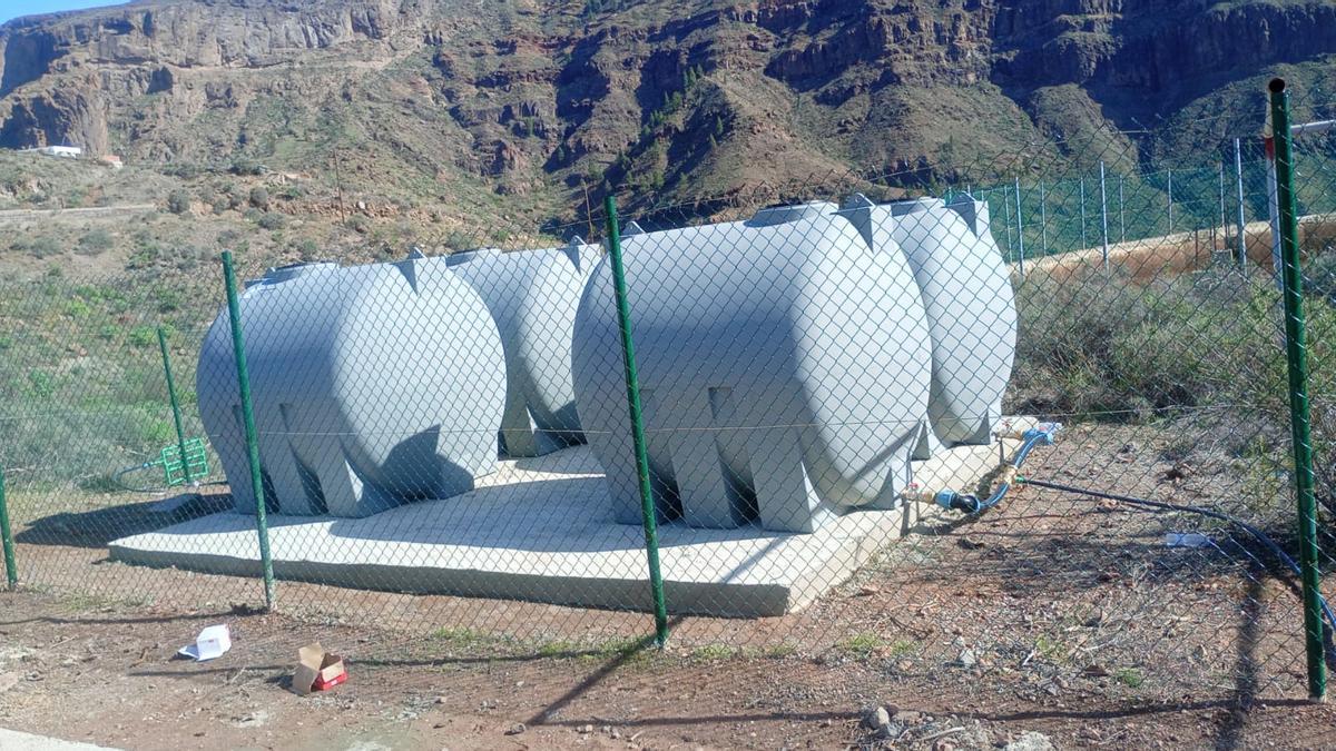 Nuevos depósitos de agua instalados en Huesa Bermeja.