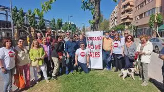 Los vecinos se plantan frente al "arboricidio" del Ayuntamiento de Murcia