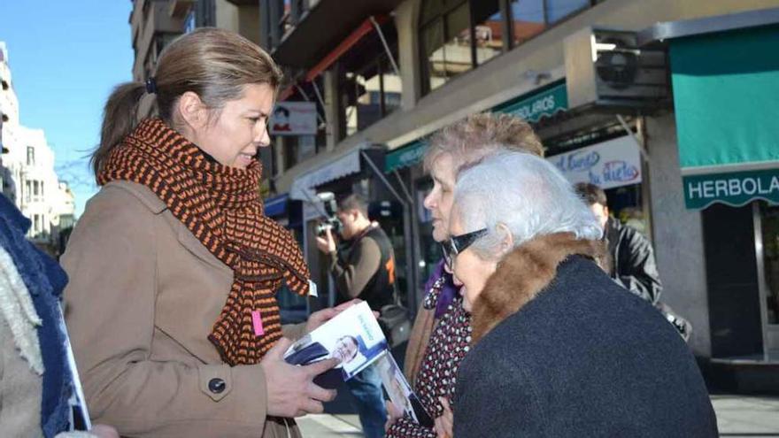 Los candidatos del PP hacen campaña a pie de calle