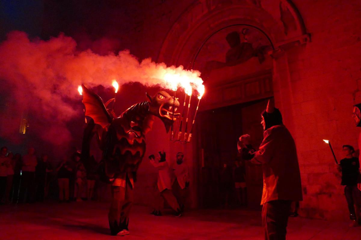 EN IMATGES | L'Encesa del Drac atrau desenes de persones per celebrar la revetlla de Sant Pere a Figueres