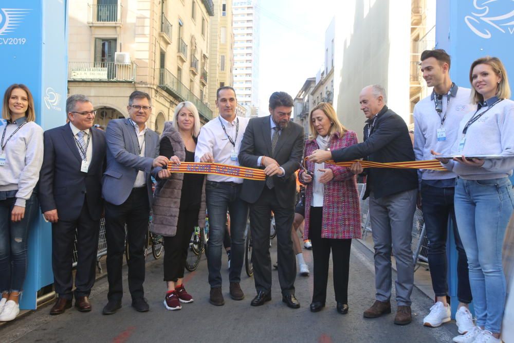 El pelotón ha recorrido las calles del centro de la ciudad