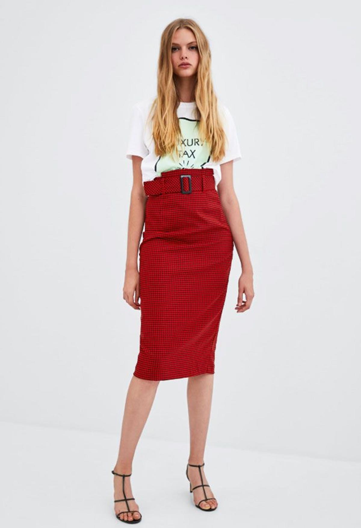 Falda de tubo de cuadros de Zara