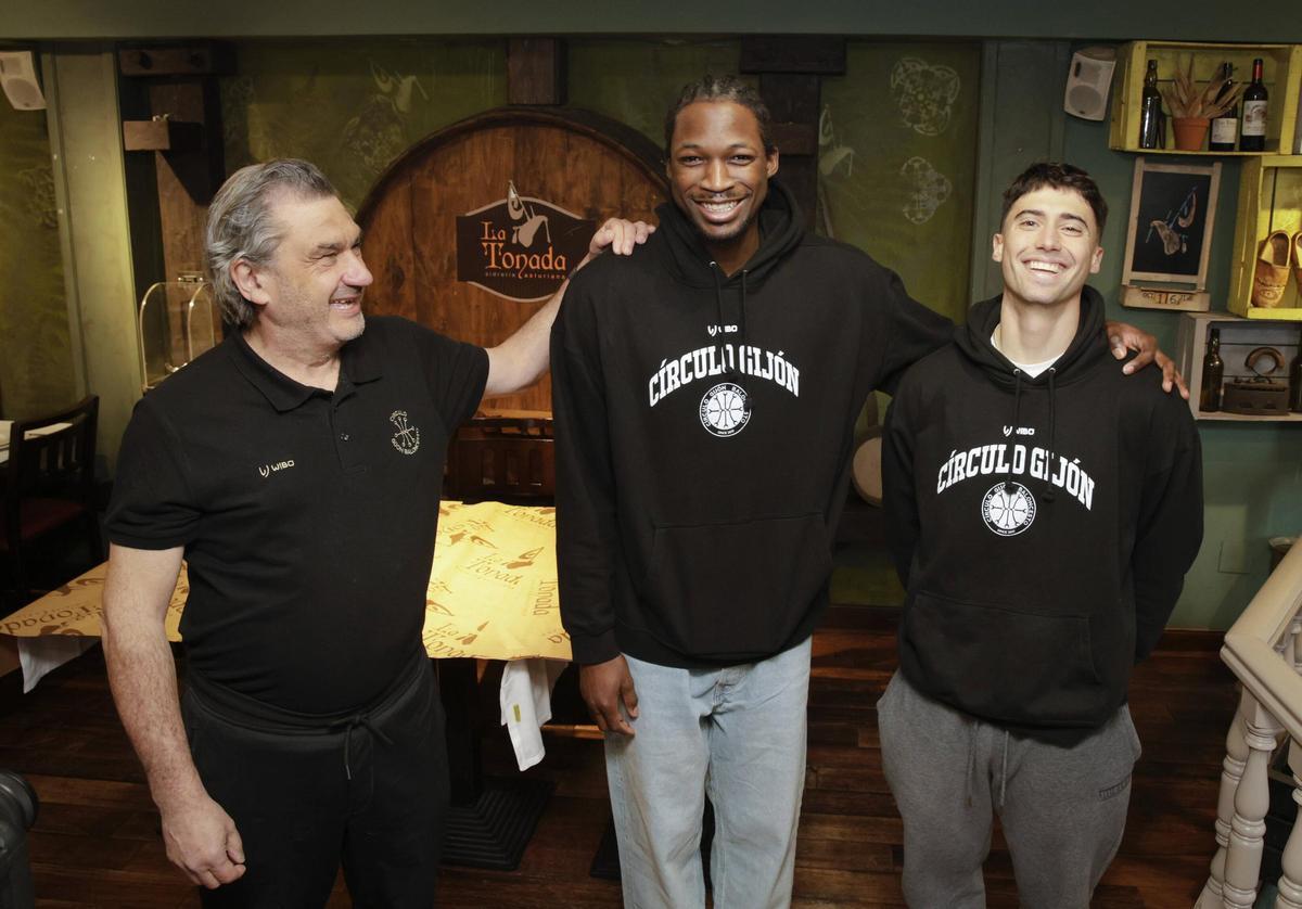 Nacho Galán, Anthony Tsegakele y Joey Reilly, durante la presentación del segundo.