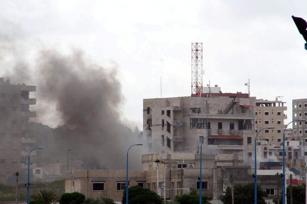 Más de 120 personas han muerto como consecuencia de una serie de atentados perpetrados este lunes por el grupo terrorista Estado Islámico en las ciudades sirias de Tartús y Jableh.