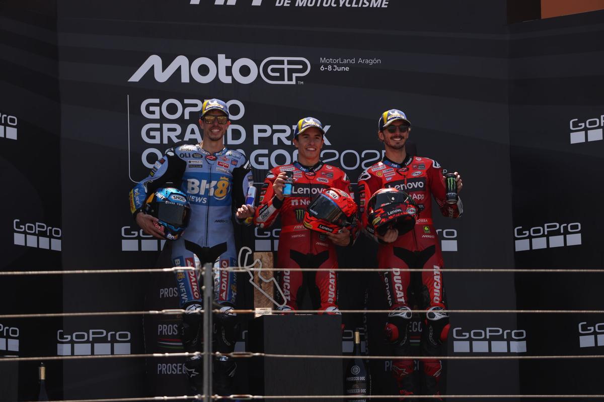 Marc Márquez, Álex Márquez y Pecco Bagnaia en el podio. Marc Márquez, Álex Márquez y Pecco Bagnaia en el podio.