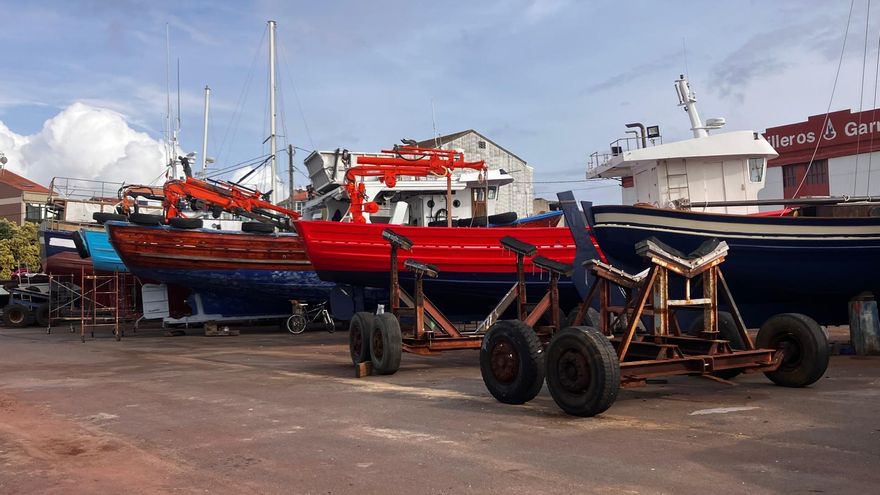 Los barcos bateeiros toman tierra