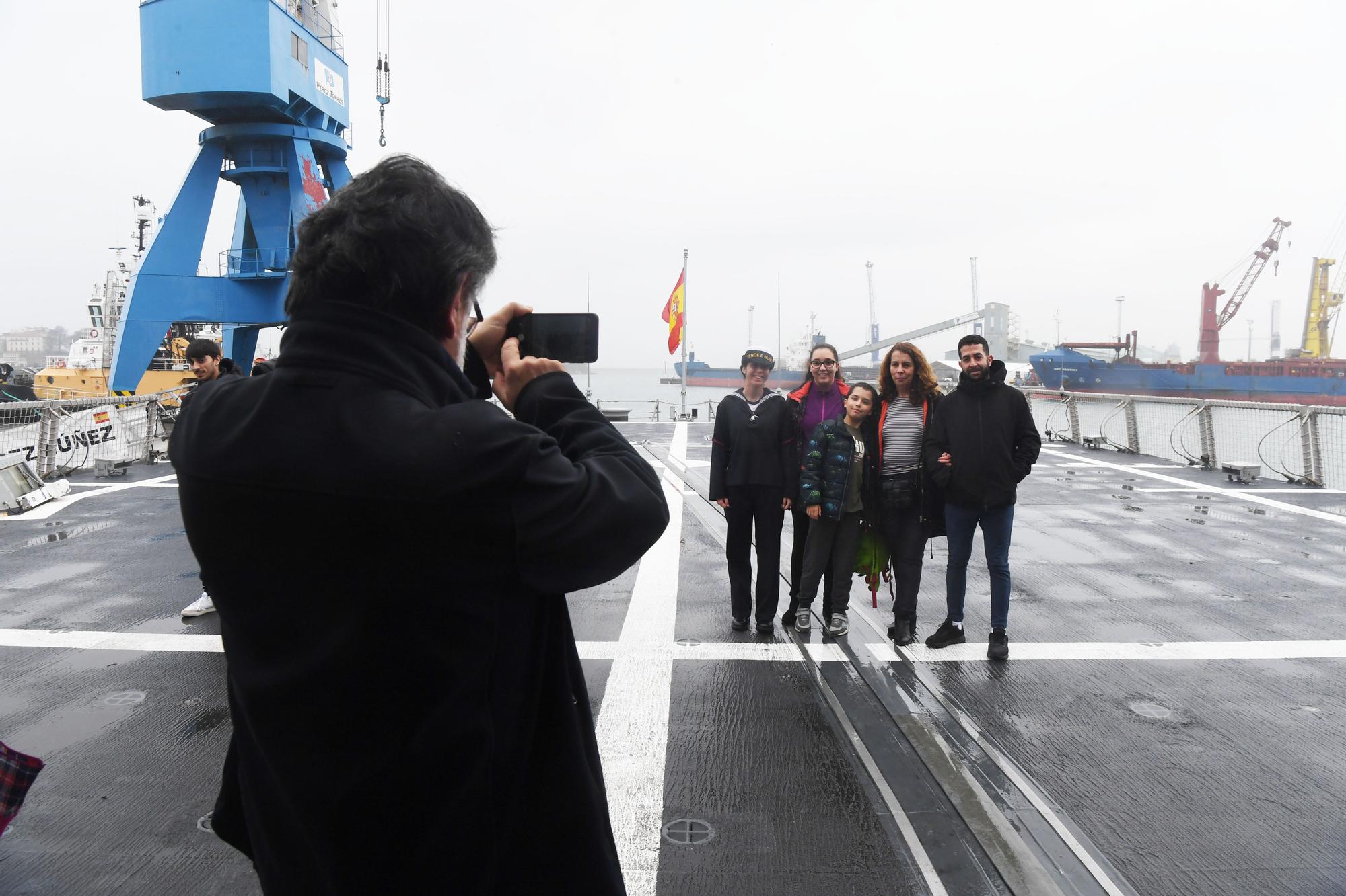 Visita a la fragata 'Méndez Núñez'