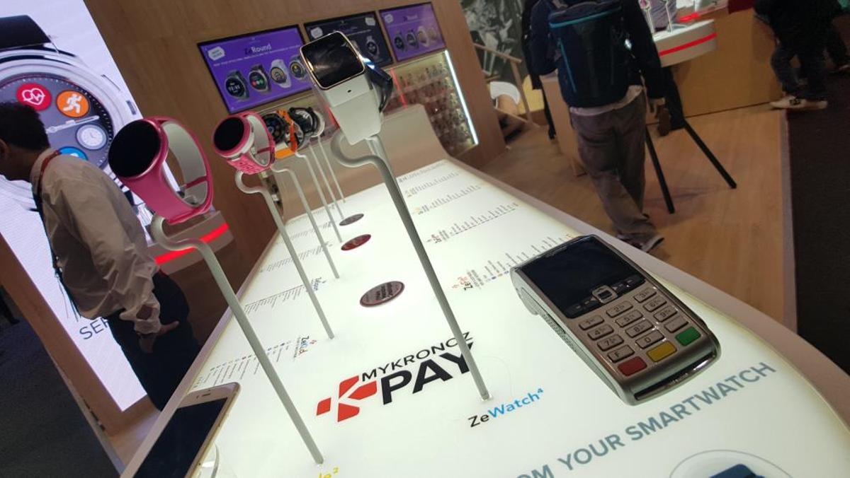 La gama de relojes Pay de la suiza MyKronoz permiten realizar pagos con el reloj.
