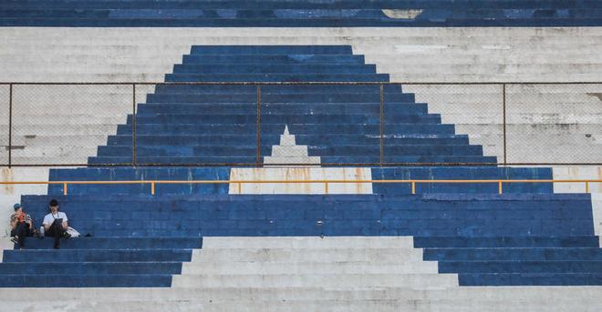 Sin aficionados en el partido de fútbol entre el Managua FC y el Cacique Diriangen en el Estadio Nacional de Managua. La liga local de fútbol nicaragüense sigue compitiendo a pesar de la novedosa pandemia del coronavirus, COVID-19.