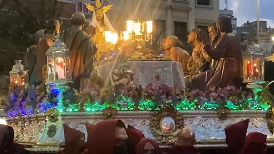 Polémica por las luces de colores en un trono de la Semana Santa de Alicante