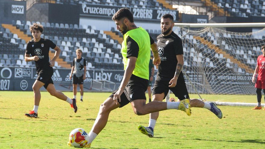 El Badajoz visita Calamonte para continuar con su puesta a punto