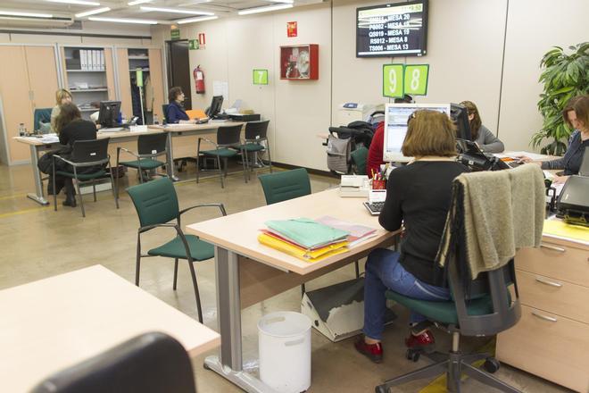 Els funcionaris de l’Estat cobraran una paga per retards i la pujada del 0,5% en la nòmina de juliol