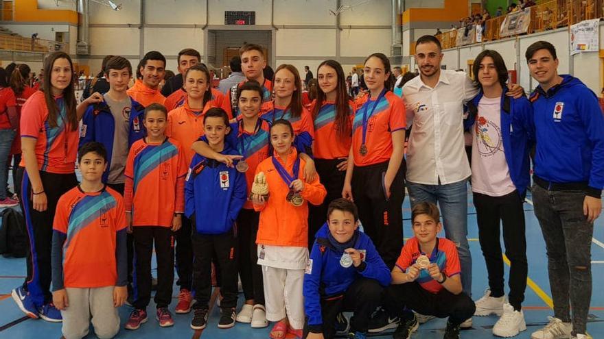 Siete medallas para el Club Shotokan Carrús de Elche en Liga Autonómica