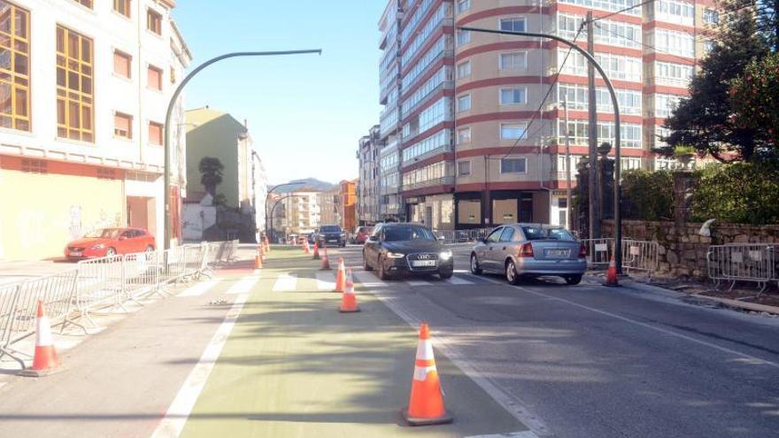 La avenida de Cambados, en la zona de obras, ayer.