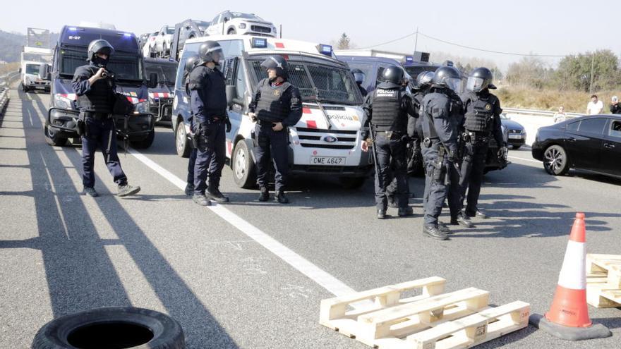 Tornen a tallar durant uns minuts l&#039;AP-7 a Medinyà en sentit nord