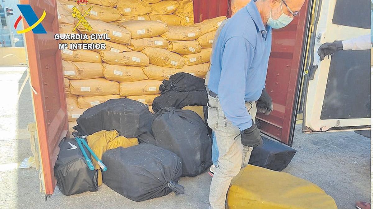 Cocaína Valencia | Tres detenidos con 250 kilos de cocaína en el Puerto de  València