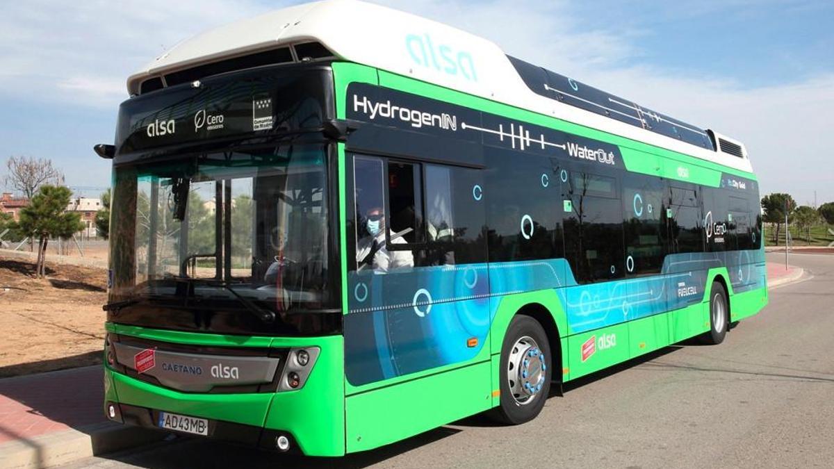 Autobús de hidrógeno de la marca Caetano que hará el recorrido de la línea del Aeropuerto