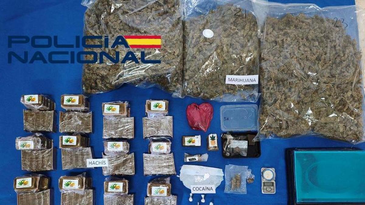 Droga, dinero y útiles intervenidos en la operación Palmeras.