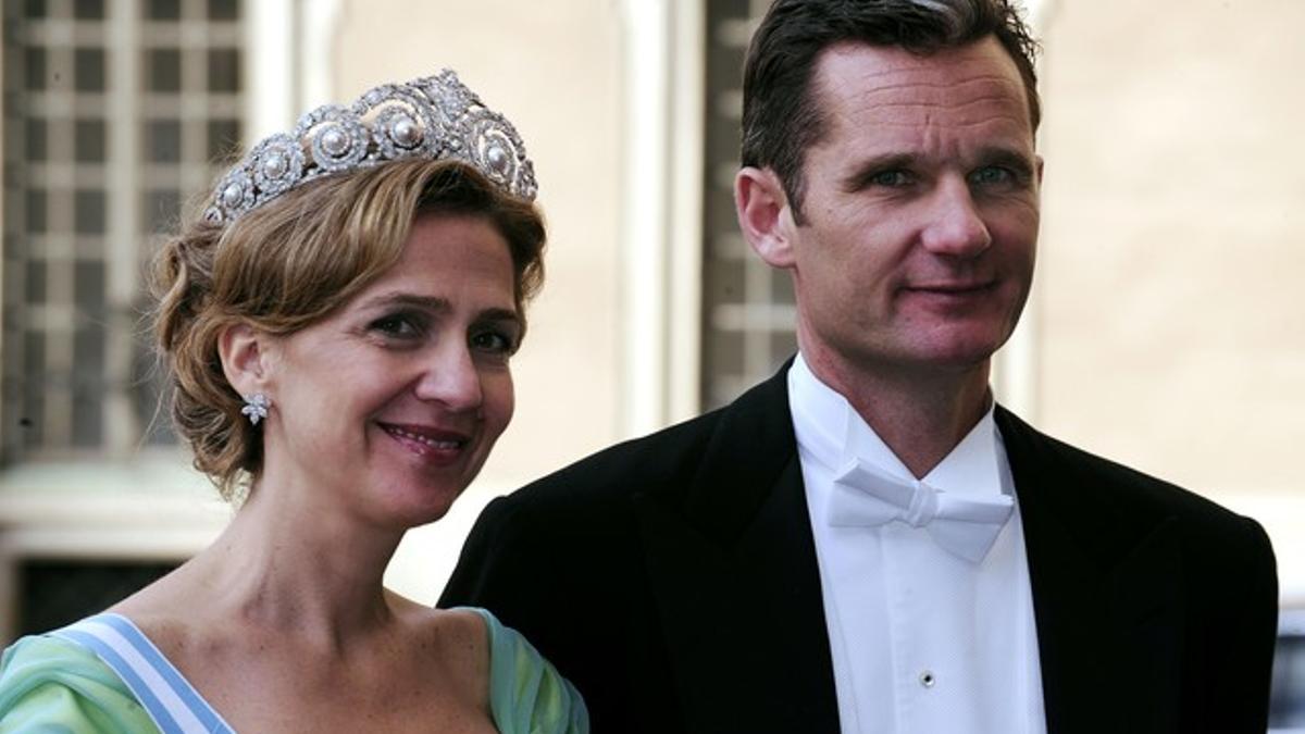 La infanta Cristina con su esposo, Iñaki Urdangarin, en Estocolmo, en junio del 2010.