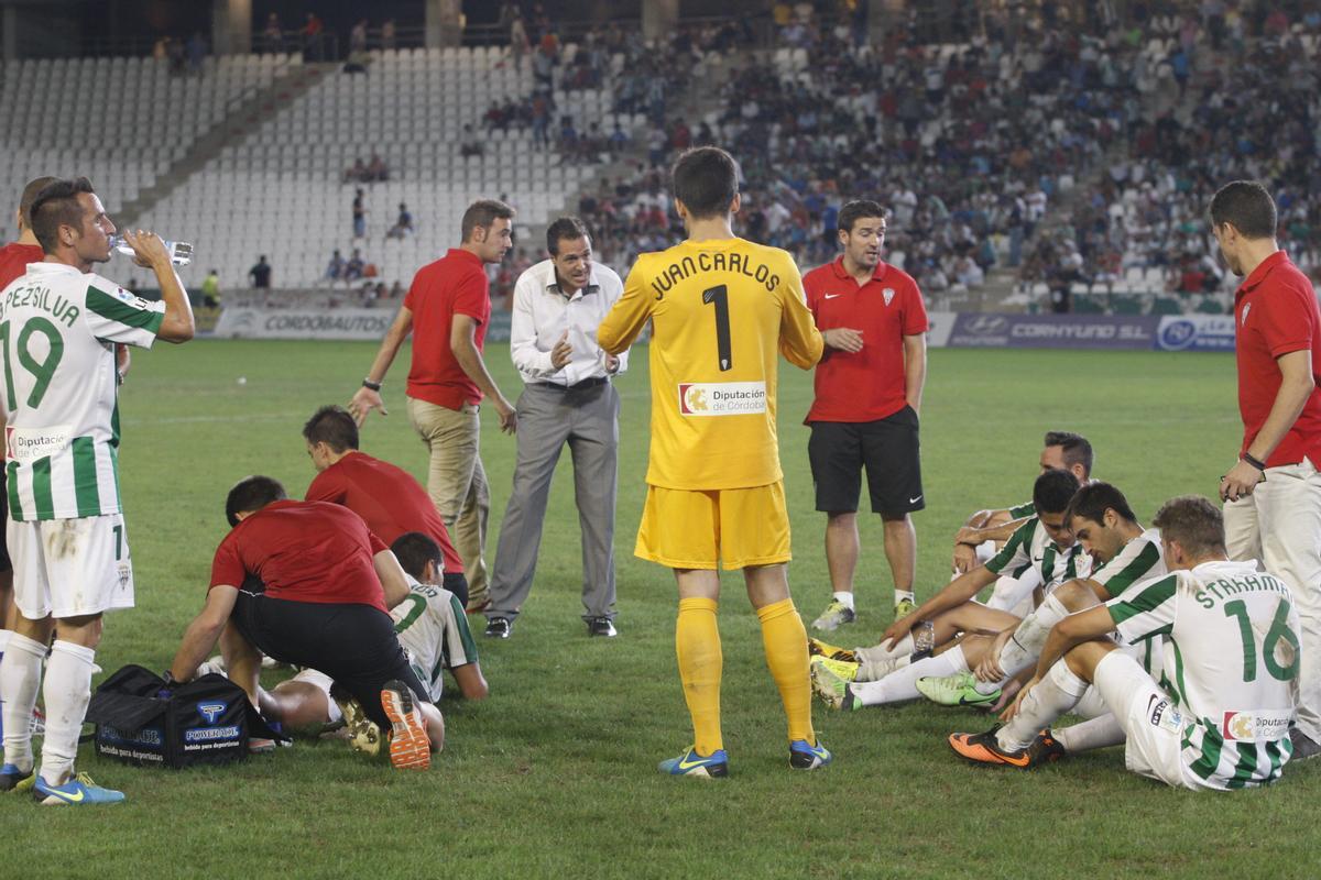 Villa da instrucciones antes de la tanda de penaltis en la Copa del Rey 12-13 ante el Dépor.