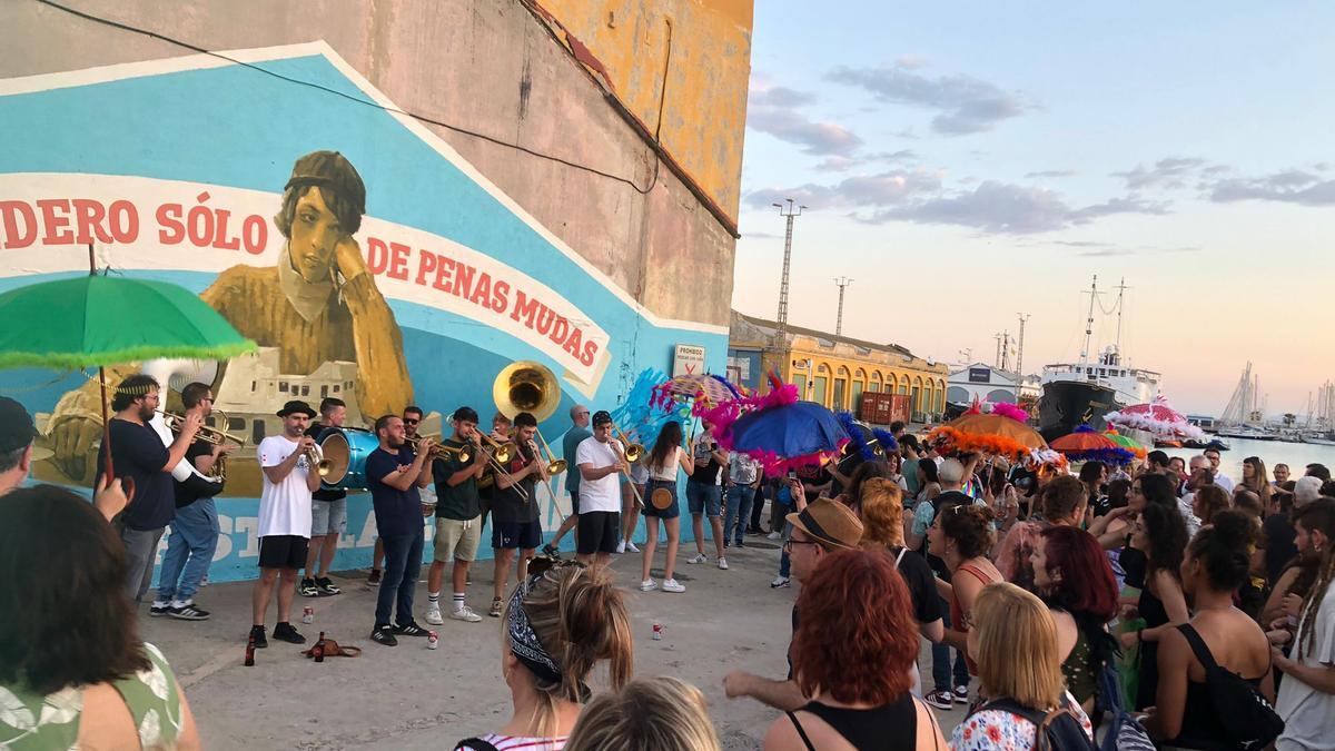 El buen rollo y la diversión fueron la nota dominante del pasacalle musical, este sábado.