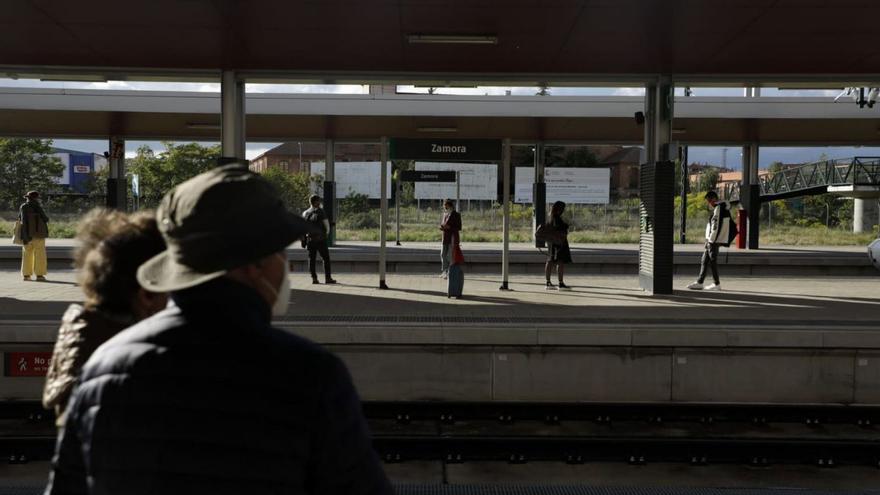 El tren de Zamora logra la obligación de servicio, clave para abaratar los abonos
