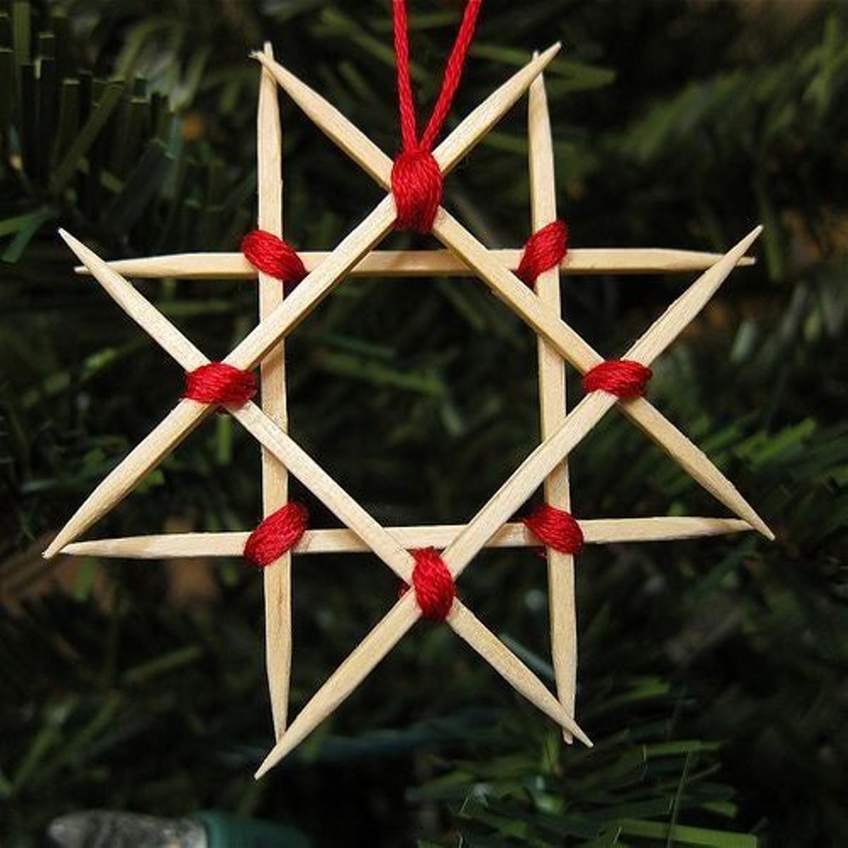 Estrella de Navidad con palillos