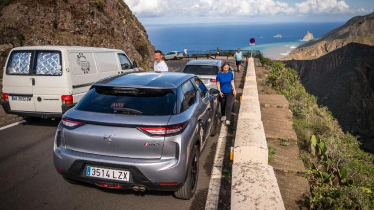 El caos de tráfico es habitual en el mirador de Amogoje.